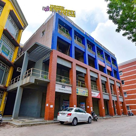 Fabhotel Symphony Grand Ahmedabad Exteriör bild