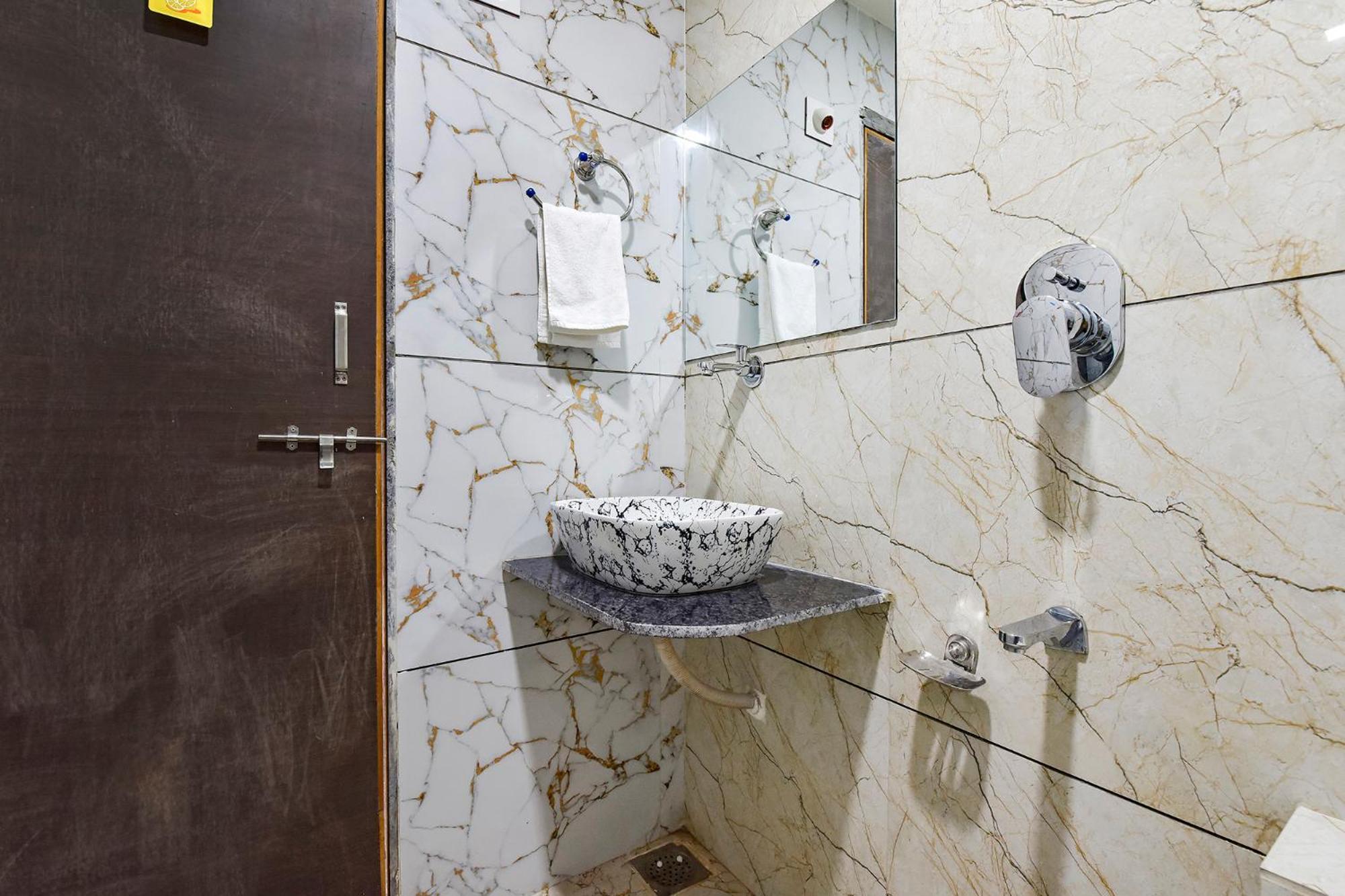 Fabhotel Symphony Grand Ahmedabad Exteriör bild