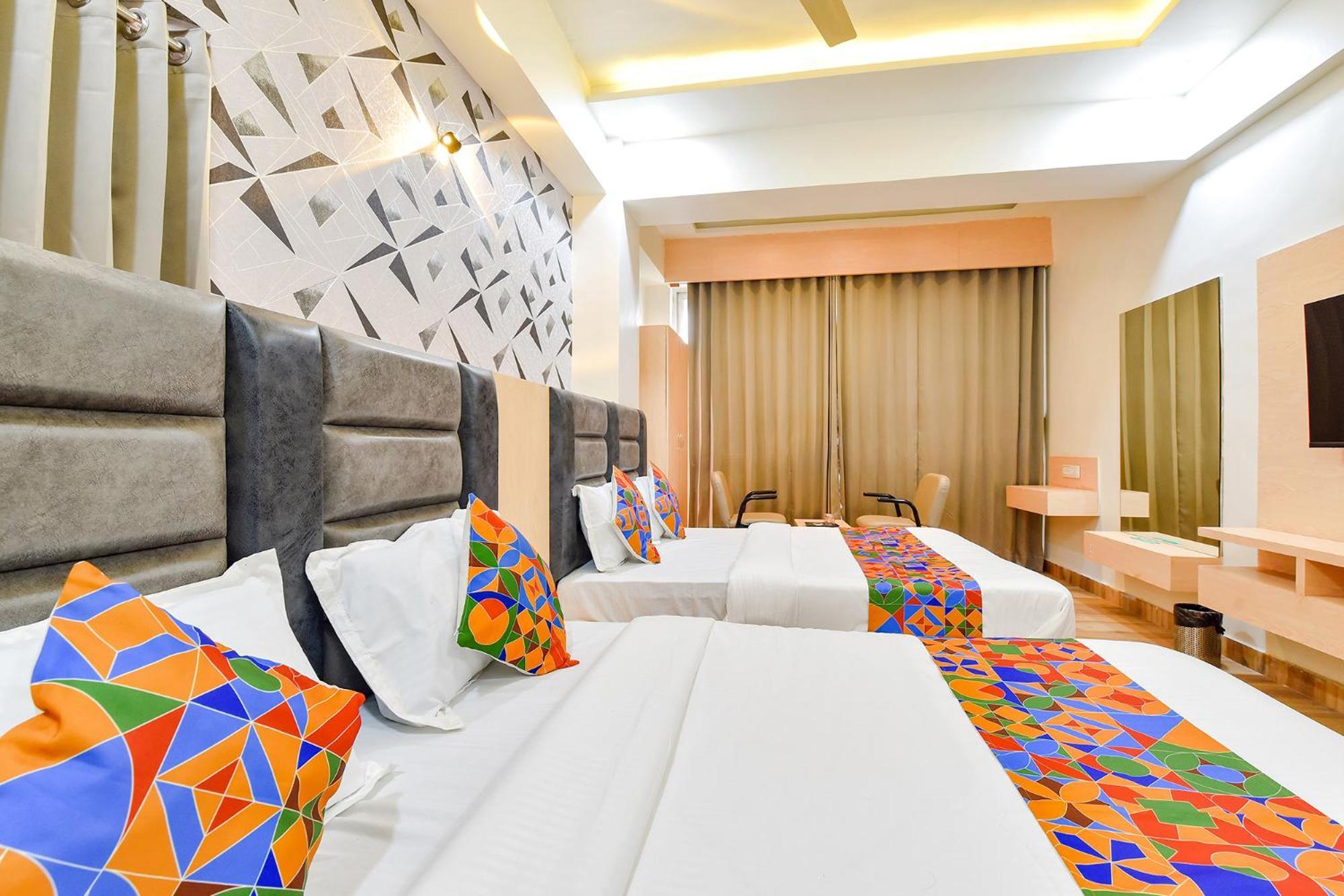 Fabhotel Symphony Grand Ahmedabad Exteriör bild