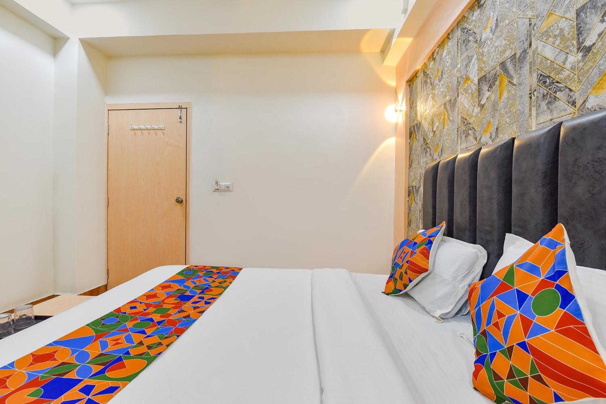 Fabhotel Symphony Grand Ahmedabad Exteriör bild